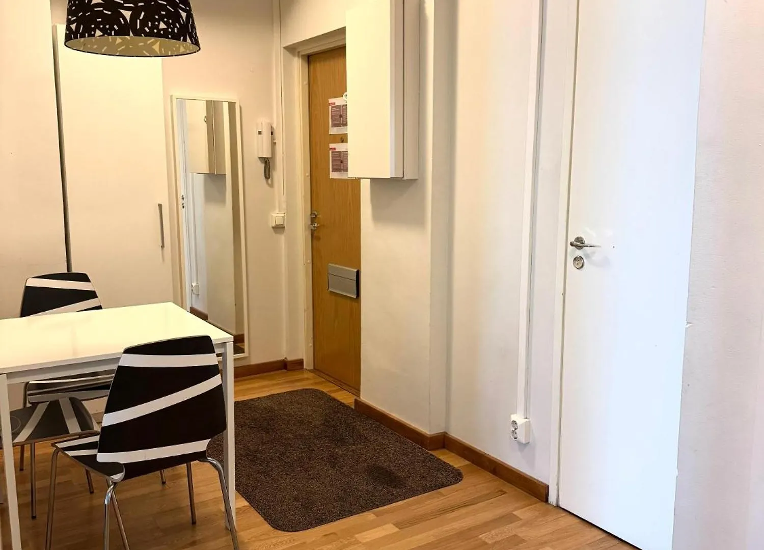 Kotimaailma Apartments Kamppi - 2Br In The City Center With Code Lock Helsingfors