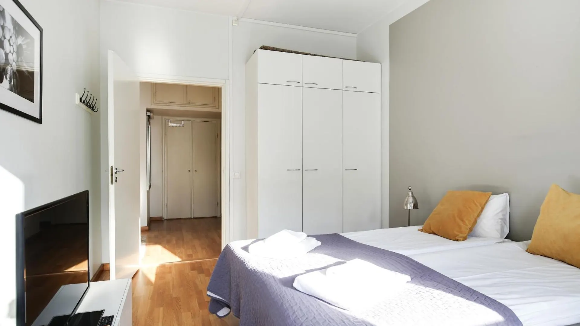 Kotimaailma Apartments Kamppi - 2Br In The City Center With Code Lock Helsinki