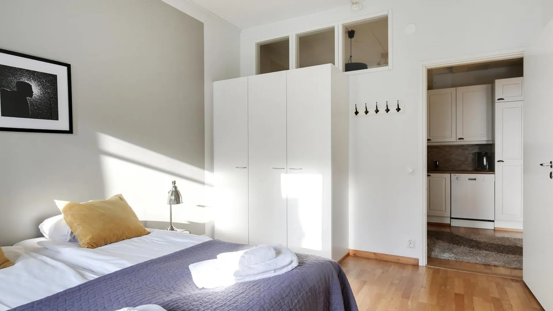 Kotimaailma Apartments Kamppi - 2Br In The City Center With Code Lock Helsinki Finland